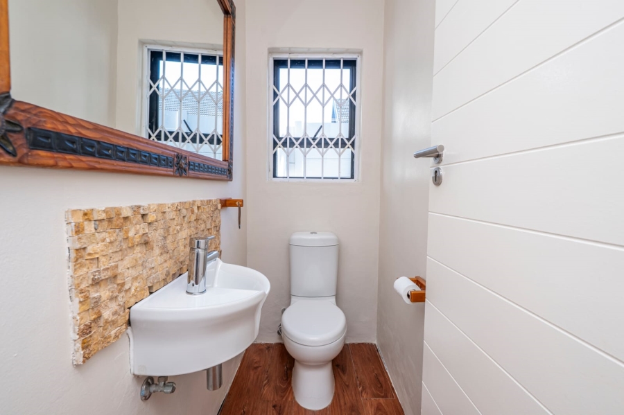 5 Bedroom Property for Sale in Eversdal Western Cape